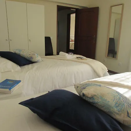 Апартаменты Bay House With Pool 1 Minute From The